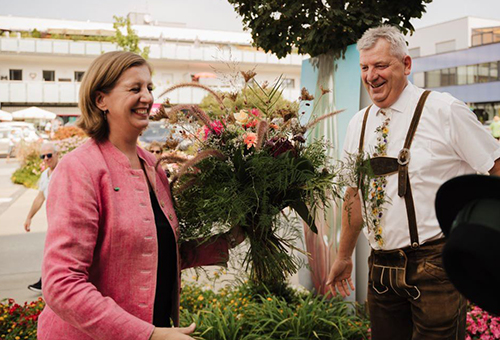 Flora 2024 Bild Ferdinand Lienhart mit LR Mag a Barbara Eibinger-Miedl Lassnitzhöhe